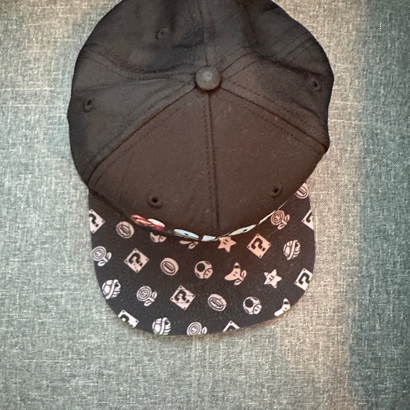 Nintendo Super Mario Black Hat SnapBack Youth - Picture 4 of 4